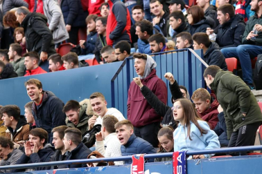 Galería de fotos de la afición en El Sadar durante el Osasuna-Real Sociedad