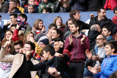 Galería de fotos de la afición en El Sadar durante el Osasuna-Real Sociedad
