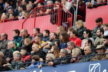 Galería de fotos de la afición en El Sadar durante el Osasuna-Real Sociedad