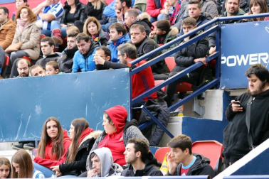 Galería de fotos de la afición en El Sadar durante el Osasuna-Real Sociedad