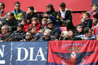 Galería de fotos de la afición en El Sadar durante el Osasuna-Real Sociedad