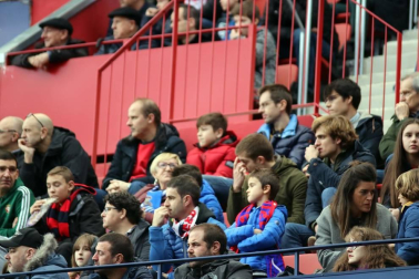 Galería de fotos de la afición en El Sadar durante el Osasuna-Real Sociedad