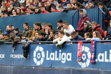 Galería de fotos de la afición en El Sadar durante el Osasuna-Real Sociedad
