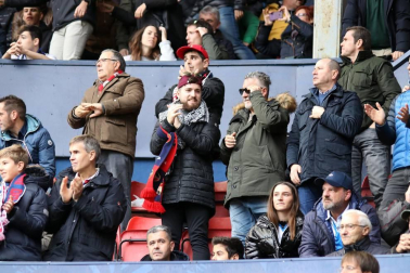 Galería de fotos de la afición en El Sadar durante el Osasuna-Real Sociedad
