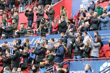 Galería de fotos de la afición en El Sadar durante el Osasuna-Real Sociedad