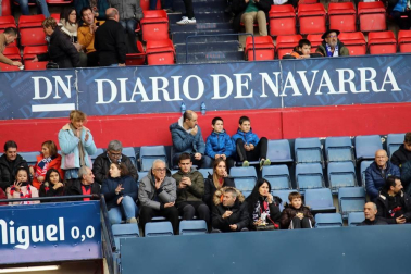 Galería de fotos de la afición en El Sadar durante el Osasuna-Real Sociedad