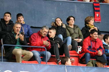 Galería de fotos de la afición en El Sadar durante el Osasuna-Real Sociedad