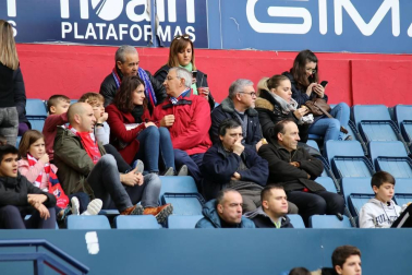 Galería de fotos de la afición en El Sadar durante el Osasuna-Real Sociedad