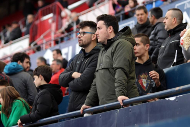 Galería de fotos de la afición en El Sadar durante el Osasuna-Real Sociedad