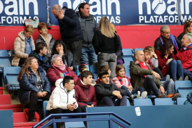 Galería de fotos de la afición en El Sadar durante el Osasuna-Real Sociedad