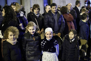 Paso de la tradicional comitiva del carbonero por las calles de la capital navarra dando inicio a las Navidades 2019