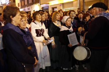 Paso de la tradicional comitiva del carbonero por las calles de la capital navarra dando inicio a las Navidades 2019