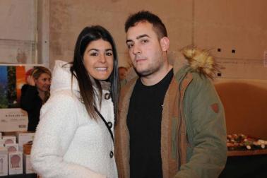 La carpa Odeón se llenó el pasado domingo, 22 de diciembre, con motivo del tradicional mercado navideño de Peralta, una cita amenizada por las notas y acordes de la Banda Txiki de la Escuela de Música. Hasta allí se acercaron visitantes de todas las edades, que disfrutaron de un día especial, aperitivo de las tan esperadas fechas navideñas.