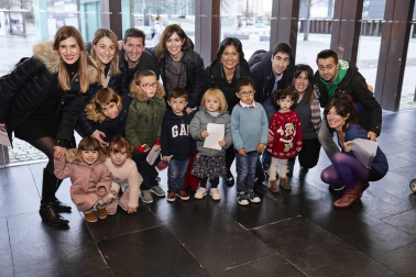 El espectáculo 'Cantajuego-Superéxitos' llenó Baluarte el pasado domingo 22 de diciembre para deleite de los más pequeños. El grupo EnCanto realizó una puesta en escena que combinaba la música, el baile y el canto junto a personajes como Coco, Pepe y Buby, entre otros. Una cita en la que, sin duda, todos disfrutaron en familia de un viaje divertido y emocionante.