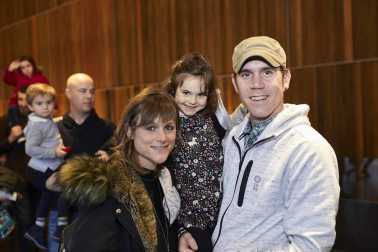 El espectáculo 'Cantajuego-Superéxitos' llenó Baluarte el pasado domingo 22 de diciembre para deleite de los más pequeños. El grupo EnCanto realizó una puesta en escena que combinaba la música, el baile y el canto junto a personajes como Coco, Pepe y Buby, entre otros. Una cita en la que, sin duda, todos disfrutaron en familia de un viaje divertido y emocionante.