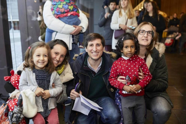 El espectáculo 'Cantajuego-Superéxitos' llenó Baluarte el pasado domingo 22 de diciembre para deleite de los más pequeños. El grupo EnCanto realizó una puesta en escena que combinaba la música, el baile y el canto junto a personajes como Coco, Pepe y Buby, entre otros. Una cita en la que, sin duda, todos disfrutaron en familia de un viaje divertido y emocionante.