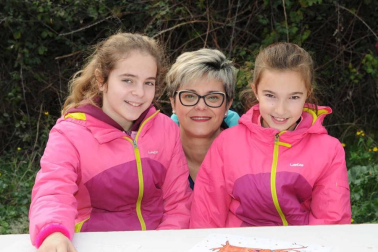 La mañana del domingo 22 de diciembre los falcesinos visitaron, un año más, la cueva que Olentzero tiene en la Cuesta de la Cabrería. Todos, mayores y pequeños, pudieron disfrutar de un día prenavideño especial en el que no faltaron las actividades infantiles, un suculento almuerzo y una chocolatada popular.