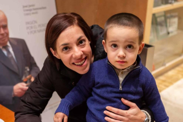 El pasado viernes 20 de diciembre la histórica sede de Diario de Navarra abrió sus puertas para celebrar la Fiesta del Suscriptor 2019. Fue una tarde diseñada para que todos, grandes y pequeños, disfrutaran con infinidad de actividades, entre pintacaras, papiroflexia, clases de cocina para niños, monólogos y hasta una sesión de magia.