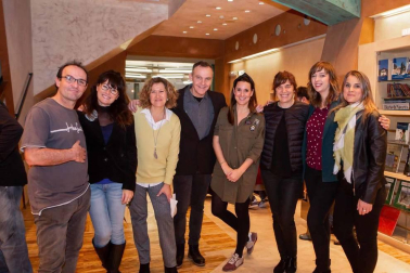 El pasado viernes 20 de diciembre la histórica sede de Diario de Navarra abrió sus puertas para celebrar la Fiesta del Suscriptor 2019. Fue una tarde diseñada para que todos, grandes y pequeños, disfrutaran con infinidad de actividades, entre pintacaras, papiroflexia, clases de cocina para niños, monólogos y hasta una sesión de magia.