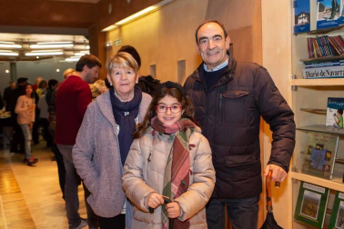 El pasado viernes 20 de diciembre la histórica sede de Diario de Navarra abrió sus puertas para celebrar la Fiesta del Suscriptor 2019. Fue una tarde diseñada para que todos, grandes y pequeños, disfrutaran con infinidad de actividades, entre pintacaras, papiroflexia, clases de cocina para niños, monólogos y hasta una sesión de magia.