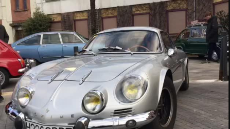 Concentración de coches antiguos en Pamplona