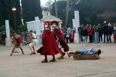 Imágenes del belén viviente de la localidad ribera de Cortes.