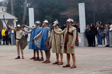 Imágenes del belén viviente de la localidad ribera de Cortes.