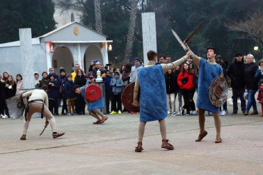 Imágenes del belén viviente de la localidad ribera de Cortes.
