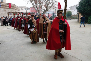 Imágenes del belén viviente de la localidad ribera de Cortes.