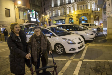 Todas las fotos de la vuelta en taxi de los internos de distintas residencias de Pamplona