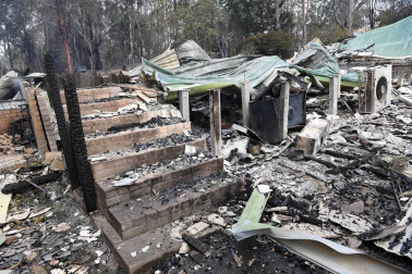 Centenares de incendios arden en la última jornada del 2019 en Australia
