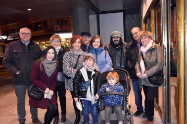 El pasado sábado 28 de diciembre el teatro Gaztambide de Tudela acogió una de las citas más emocionantes de esta Navidad en la capital ribera. La formación Revolución Timbakada dio un concierto para conmemorar sus trece años en escena. Grupos de baile, un coro numeroso y varios músicos invitados redondearon un recital con el que vibró el auditorio entero.