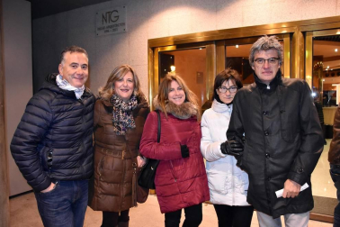 El pasado sábado 28 de diciembre el teatro Gaztambide de Tudela acogió una de las citas más emocionantes de esta Navidad en la capital ribera. La formación Revolución Timbakada dio un concierto para conmemorar sus trece años en escena. Grupos de baile, un coro numeroso y varios músicos invitados redondearon un recital con el que vibró el auditorio entero.