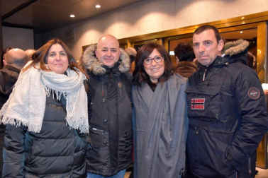 El pasado sábado 28 de diciembre el teatro Gaztambide de Tudela acogió una de las citas más emocionantes de esta Navidad en la capital ribera. La formación Revolución Timbakada dio un concierto para conmemorar sus trece años en escena. Grupos de baile, un coro numeroso y varios músicos invitados redondearon un recital con el que vibró el auditorio entero.