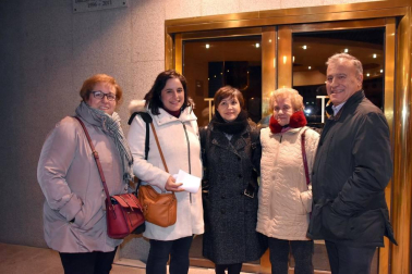 El pasado sábado 28 de diciembre el teatro Gaztambide de Tudela acogió una de las citas más emocionantes de esta Navidad en la capital ribera. La formación Revolución Timbakada dio un concierto para conmemorar sus trece años en escena. Grupos de baile, un coro numeroso y varios músicos invitados redondearon un recital con el que vibró el auditorio entero.