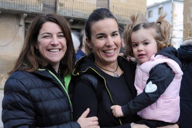 El pasado jueves 26 de diciembre, la localidad navarra de Carcastillo se convirtió en una pista de atletismo. Los niños del Colegio Público Nuestra Señora de la Oliva recorrían las calles en el IV Cross Escolar de su pueblo bajo los aplausos de sus familiares. Un día para recordar tanto para los pequeños como para los mayores.