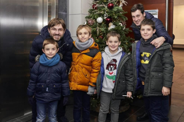 La Casa de Cultura María de Maeztu de Artica acogió, el pasado 27 de diciembre, el I Festival de Jota Villancico. Familias y amigos pudieron disfrutar de un gran espectáculo tradicional en un ambiente navideño.