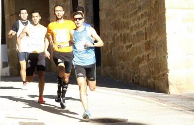 La cita, que reunió este domingo por la mañana a un total de 425 corredores, recaudó 300 euros para la asociación GERNA
