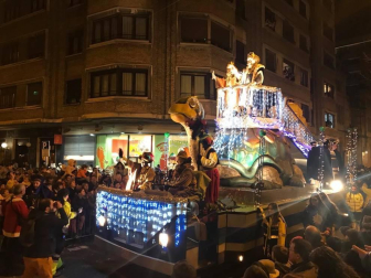Los reyes en una carroza