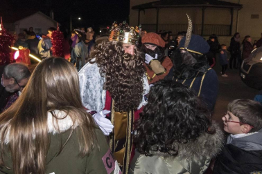 Fotos de las Cabalgatas de sus Majestades los Reyes Magos de Oriente en varias localidades de Tierra Estella como Ayegui, Azagra, Echávarri, Larrión, Mendavia y San Adrián.