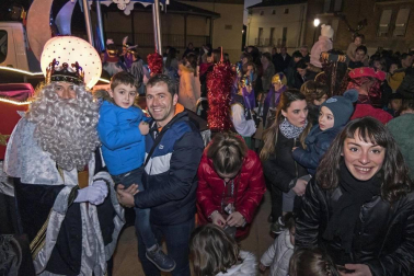 Fotos de las Cabalgatas de sus Majestades los Reyes Magos de Oriente en varias localidades de Tierra Estella como Ayegui, Azagra, Echávarri, Larrión, Mendavia y San Adrián.