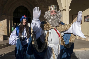 Fotos de las Cabalgatas de sus Majestades los Reyes Magos de Oriente en varias localidades de Tierra Estella como Ayegui, Azagra, Echávarri, Larrión, Mendavia y San Adrián.