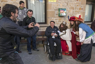 Fotos de las Cabalgatas de sus Majestades los Reyes Magos de Oriente en varias localidades de Tierra Estella como Ayegui, Azagra, Echávarri, Larrión, Mendavia y San Adrián.