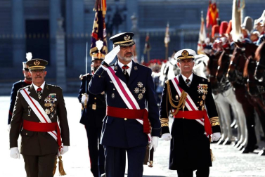 Felipe VI, acompañado por la reina Letizia, ha presidido la ceremonia de la Pascua Militar en el Palacio Real, a la que han asistido el presidente del Gobierno en funciones, Pedro Sánchez,