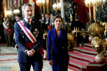 Felipe VI, acompañado por la reina Letizia, ha presidido la ceremonia de la Pascua Militar en el Palacio Real, a la que han asistido el presidente del Gobierno en funciones, Pedro Sánchez,