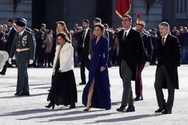 Felipe VI, acompañado por la reina Letizia, ha presidido la ceremonia de la Pascua Militar en el Palacio Real, a la que han asistido el presidente del Gobierno en funciones, Pedro Sánchez,