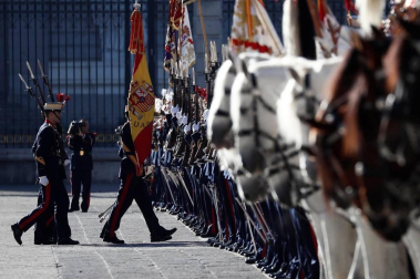 Felipe VI, acompañado por la reina Letizia, ha presidido la ceremonia de la Pascua Militar en el Palacio Real, a la que han asistido el presidente del Gobierno en funciones, Pedro Sánchez,