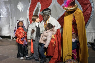 Fotos de la Cabalgata de sus Majestades los Reyes Magos de Oriente en Tudela.