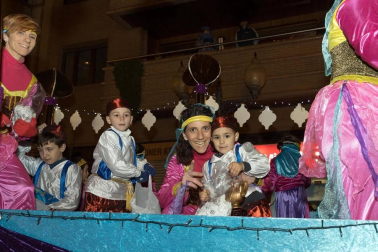 Fotos de la Cabalgata de sus Majestades los Reyes Magos de Oriente en Tudela.