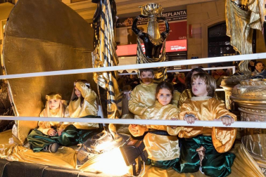 Fotos de la Cabalgata de sus Majestades los Reyes Magos de Oriente en Tudela.